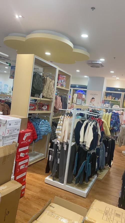 探索爱婴室杭州崇贤上亿店 亲子购物新体验，环境舒适享不停